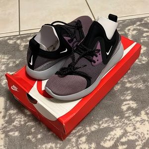 Brand new Nikes never worn size 7 1/2